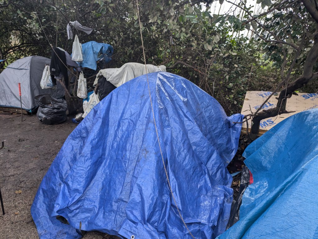 A camp near a building site on the outskirts of Calais, home to young Sudanese migrants. | Photo: InfoMigrants