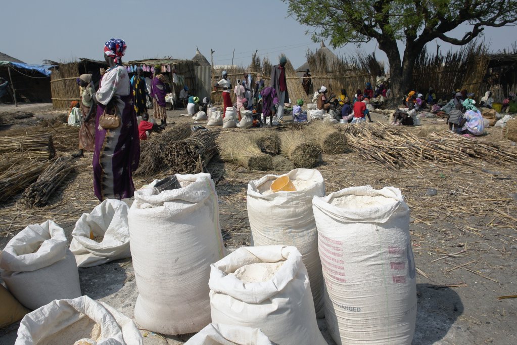 Local market in Yuai , Jonglei , South Sudan, January 2009. | Photo: John Heeneman / picture alliance