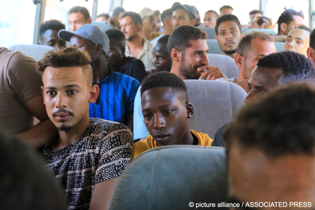 The detained migrants don't know what the future may hold after the legal proceedings that will be initiated against them | Photo: picture-alliance/Associated Press