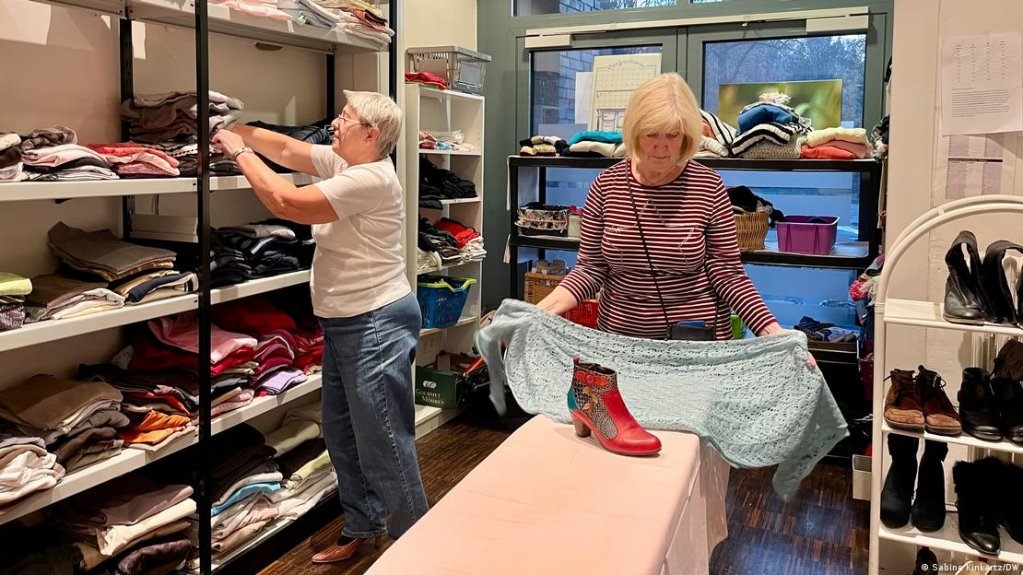 The clothing closet at the St. Markus parish is open to anyone in need | Photo: Sabine Kinkartz/DW