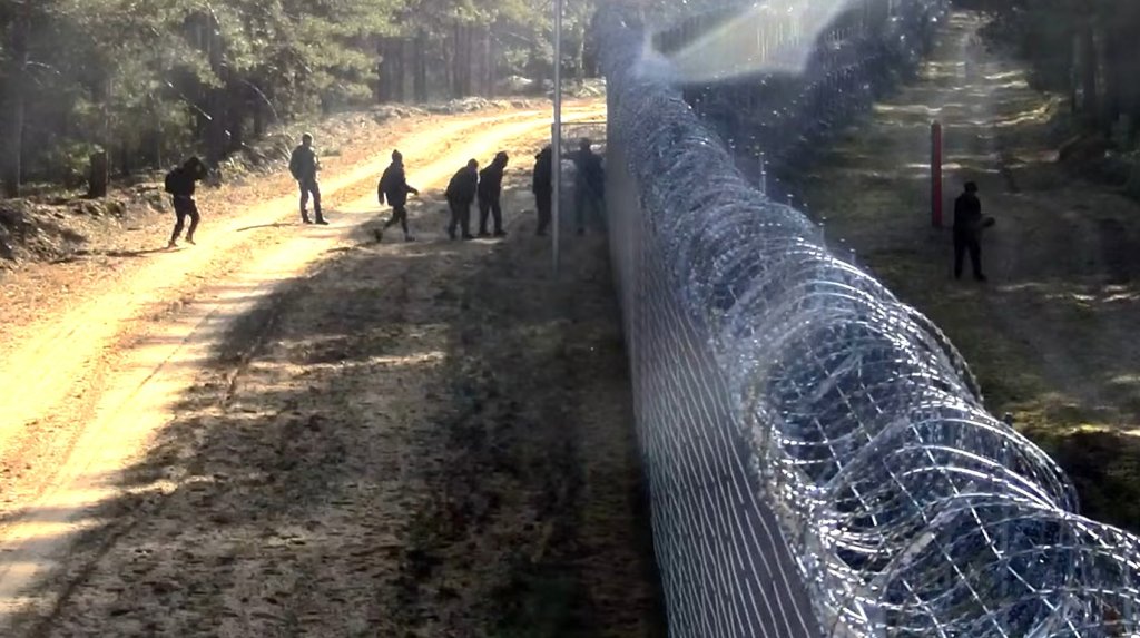 A picture released by the Lithuanian Border Guard shows migrants trying to cross into Lithuania from Belarus | Source: Lithuanian Interior Ministry Press Office