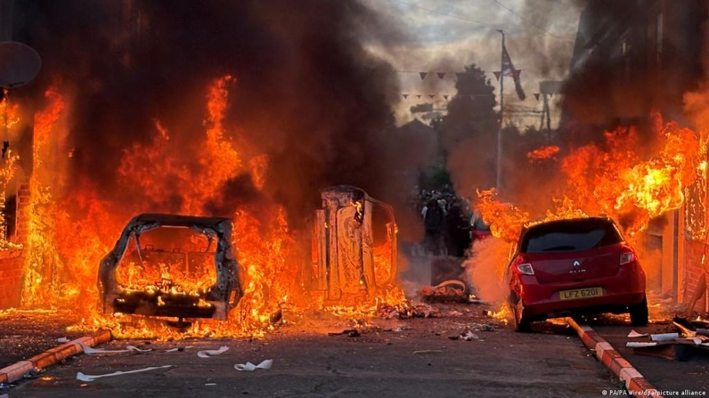 Violence erupted across Belfast and beyond despite police and political leaders appealing for calm | Photo: PA/PA Wire/dpa/picture alliance