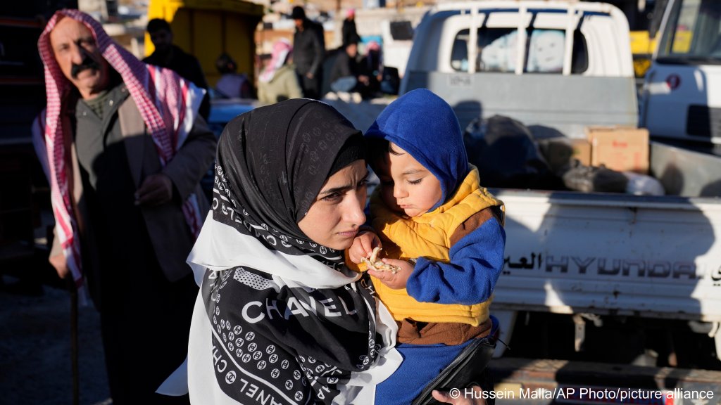 Hundreds of Syrians left the remote town of Arsal in northeastern Lebanon for their home country on May 14, 2024 | Photo: Hussein Malla/AP Photo/ picture alliance