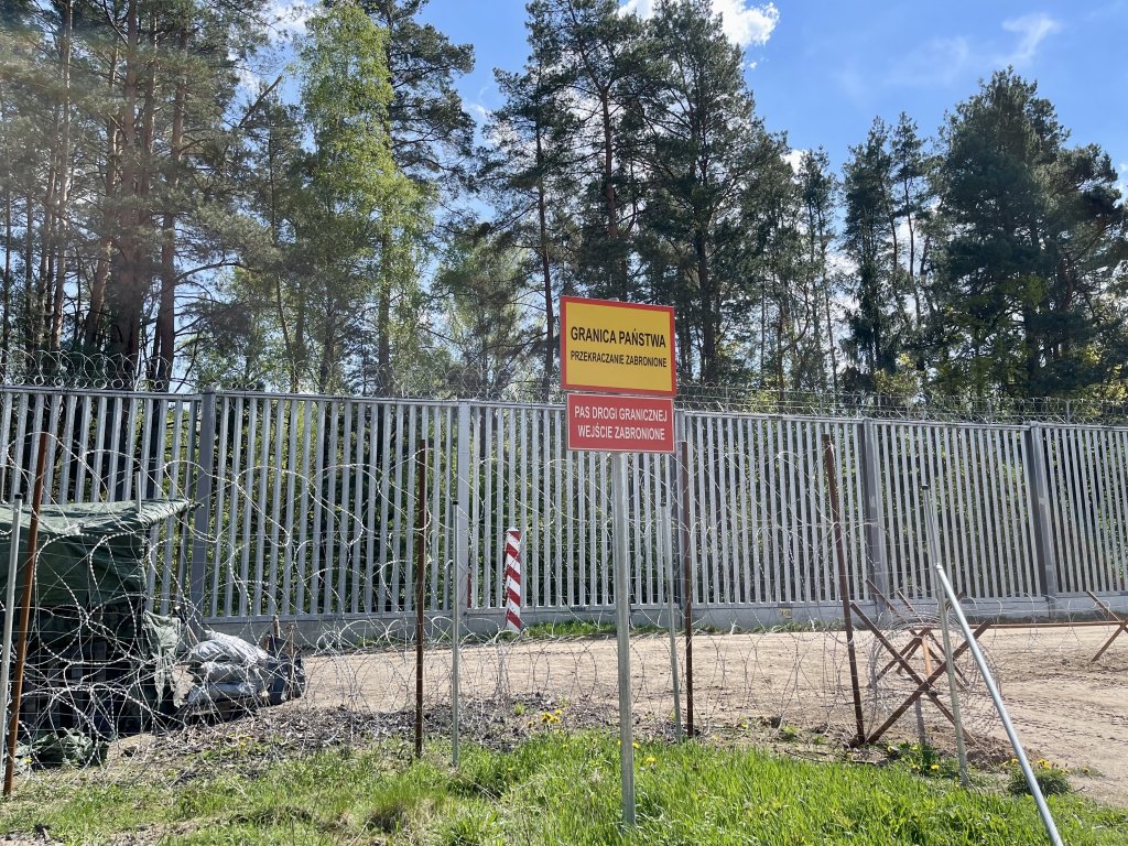Depuis juin 2022, la Pologne est séparée de la Biélorussie par une clôture de 5m de haut, doublée d'une barrière de barbelés. Crédit : Marlène Panara/InfoMigrants