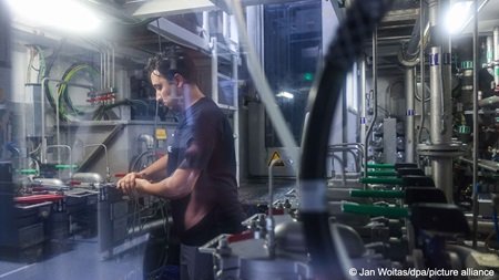 A skilled worker from Morocco at an industrial parts supplier firm in Saxony, Germany | Photo: Jan Woitas/dpa/picture alliance