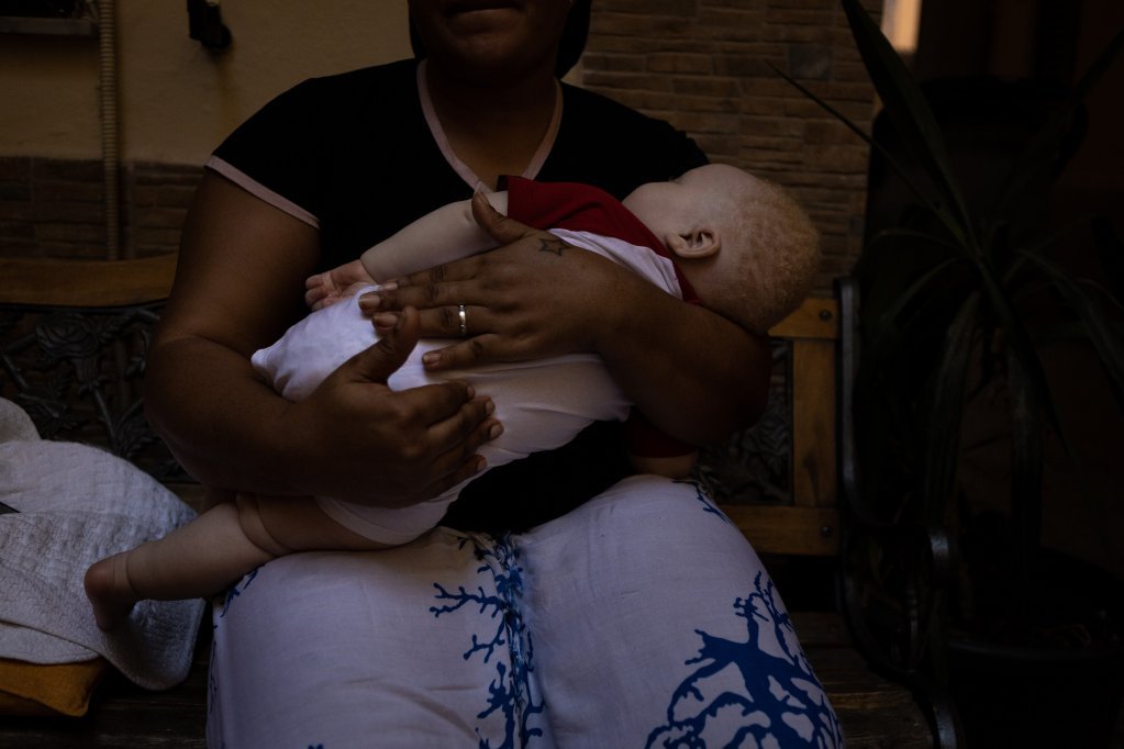 Marie (le nom a été changé) et son bébé de huit mois sont arrivés à Palerme par un couloir humanitaire | Photo : MSF