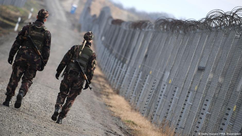 Hungary sealed off its border to Serbia with a guarded fence in 2015 | Photo: Getty Images/AFP/A.Kisbenedek (via DW)