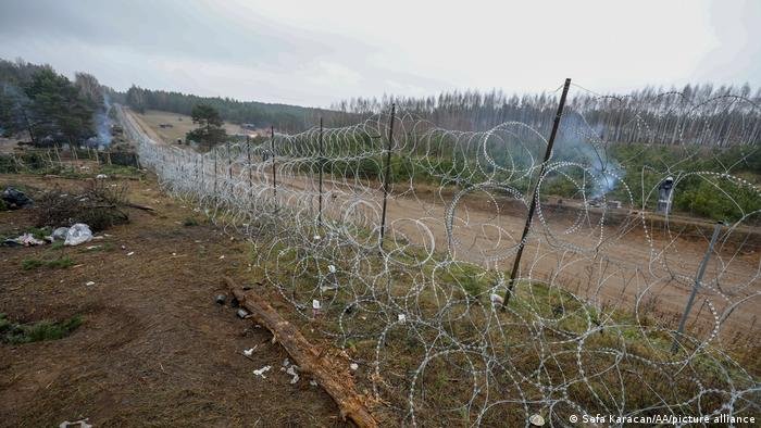 Poland has put up fencing along its border with Belarus | Photo: Safa Karacan/AA/picture-alliance