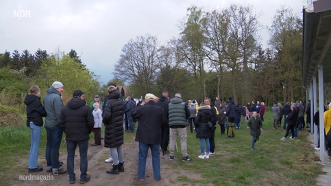 From file: Worried residents gather in April to protest against plans to open an asylum seeker accommodation block in their village | Source: NDR local state broadcaster news