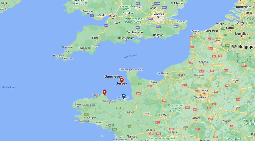 les migrants partis de la baie de Paimpol voulaient atteindre l'île britannique de Jersey. Ils ont finalement été ramenés au port de Saint-Malo. Crédit : Google maps