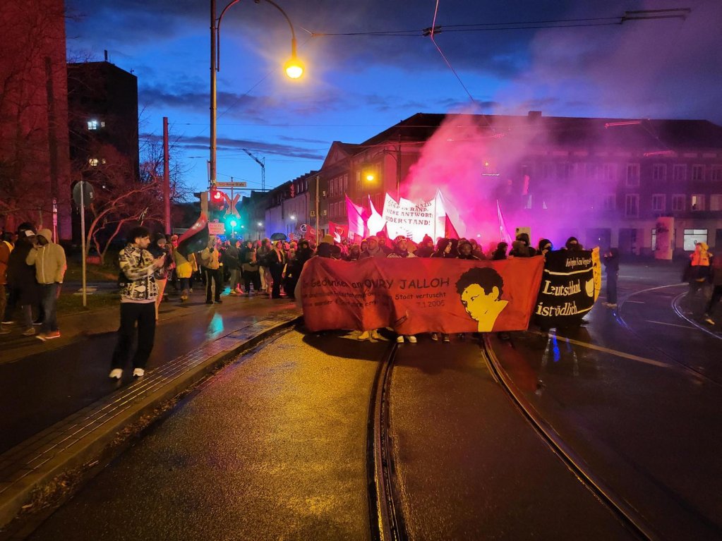 Demonstration in Dessau on January 7, 2025 to mark the 20th anniversary of the death of asylum seeker Oury Jalloh in Dessau, who died in 2005 in a fire in a police cell under unexplained circumstances | Photo: Benjamin Bathke