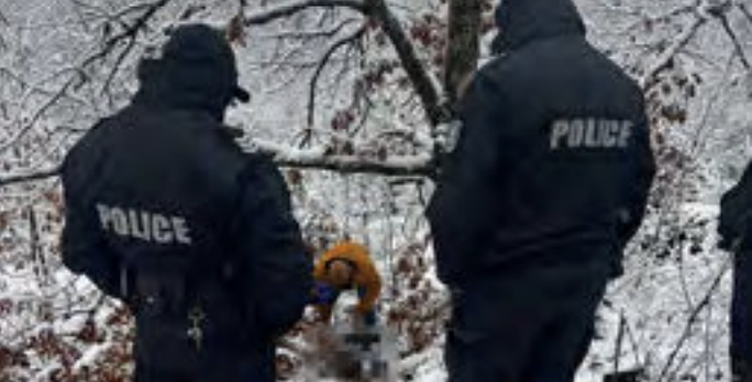 Bulgarian police officers look on as an un-uniformed officer inspects the body
of Ahmed Samra | Screenshot: Frozen Lives Report / No Name Kitchen
