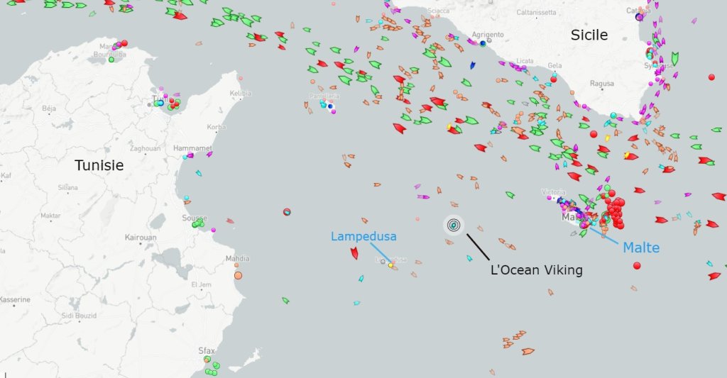 A la date du 4 juillet 2022, l'Ocean Viking était en attente d'un port sûr au large de Malte. Crédit : Marine Traffic