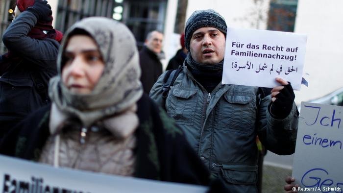 آلاف اللاجئين في ألمانيا ينتظرون لم شمل عوائلهم.
