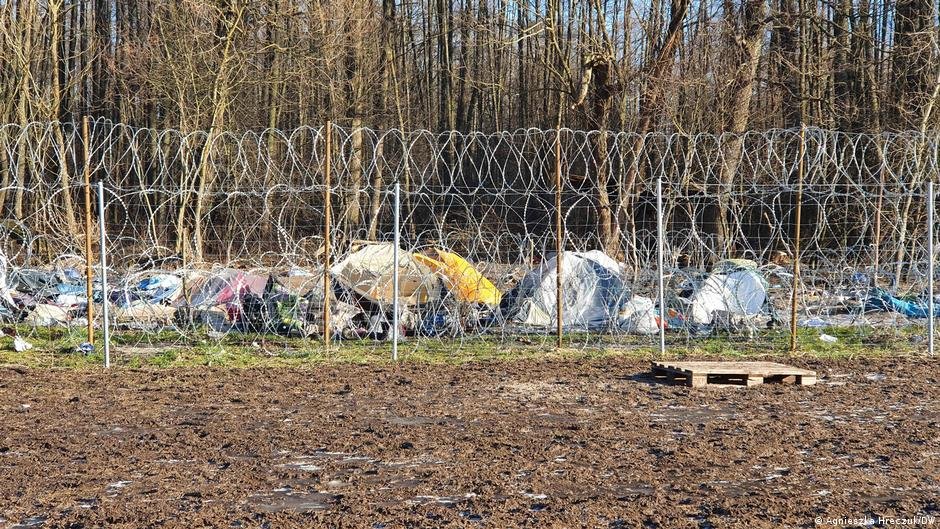 The remains of a makeshift camp that sheltered Afghan refugees in Usnarz Gorny | Photo: Agnieszka Hreczuk/DW