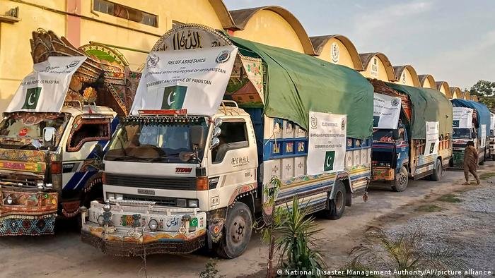 محموله کمکی پاکستان در زمان اعزام به سوی مرز افغانستان