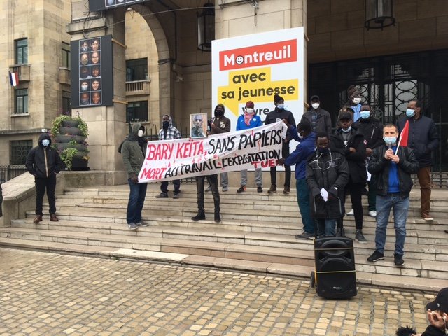 Le 1er mai, jour de la fête des travailleurs, un hommage a été rendu à Bary Keita, devant la mairie de Montreuil. Crédit : InfoMigrants