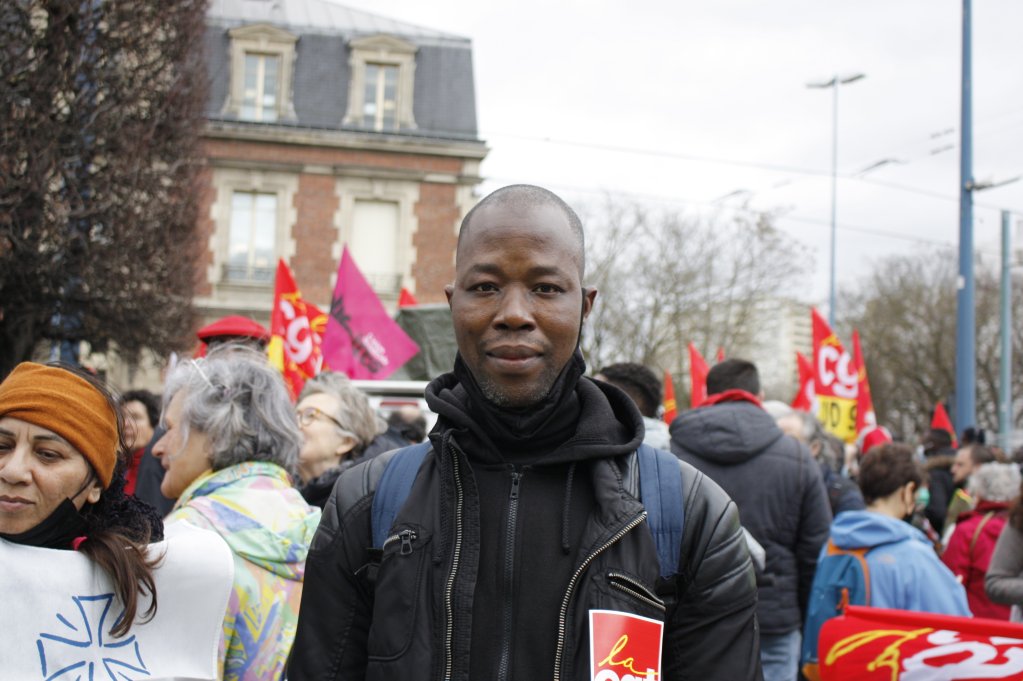 Bilalé Konté vit en France depuis 2015. Il a décroché un CDI dans le bâtiment. Crédit : InfoMigrants
