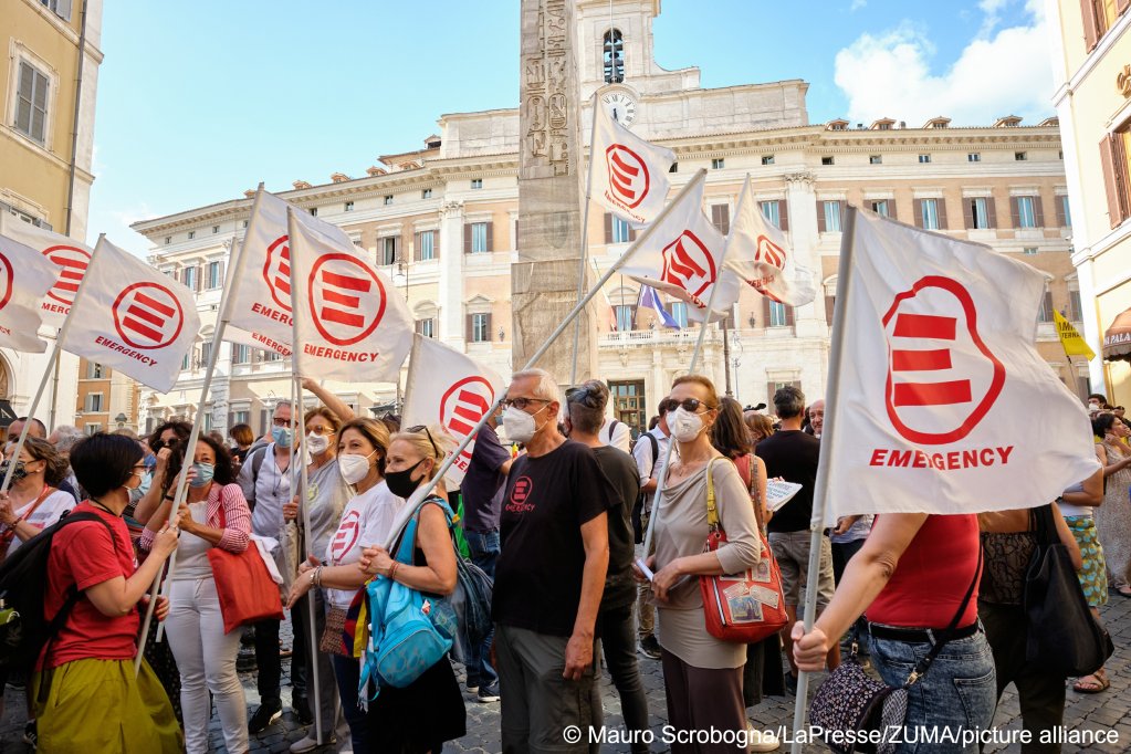 Protestors gathered in front of the Chamber of Deputies to demand Italy stop financing the Libyan coast guard | Photo: Mauro Scrobogna/LaPresse/ZUMA Press/picture-alliance 