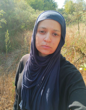 Baida, a Syrian national, is among the group of 39 people stranded on an islet in the Evros River since August 7 | Photo: Twitter Greek Council of Refugees @GCRefugees