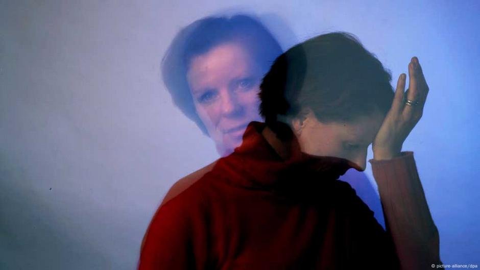 People who suffer from schizophrenia tend to dissociate from reality and may display extreme patterns of paranoia | Photo: picture-alliance/dpa