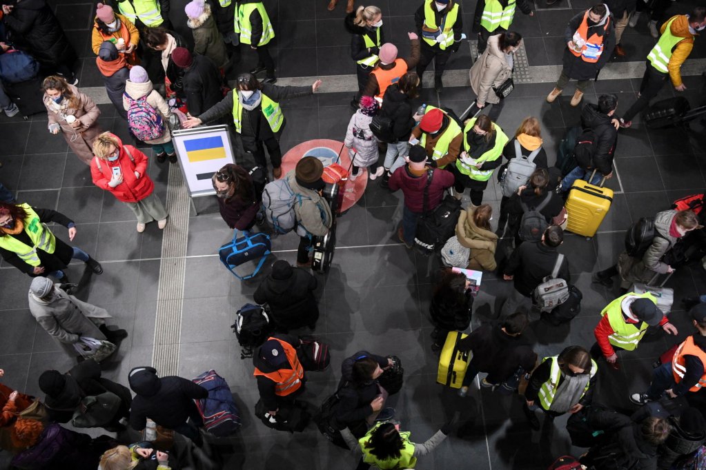© Annegret Hilse, Reuters | Des réfugiés fuyant l'Ukraine arrivent à la station centrale de Berlin, depuis la ville polonaise de Przemysl, le 11 mars 2022.