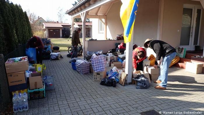 Sorting through aid for Ukraine at Marten's home near Berlin | Photo: Marten Lange-Siebenthaler