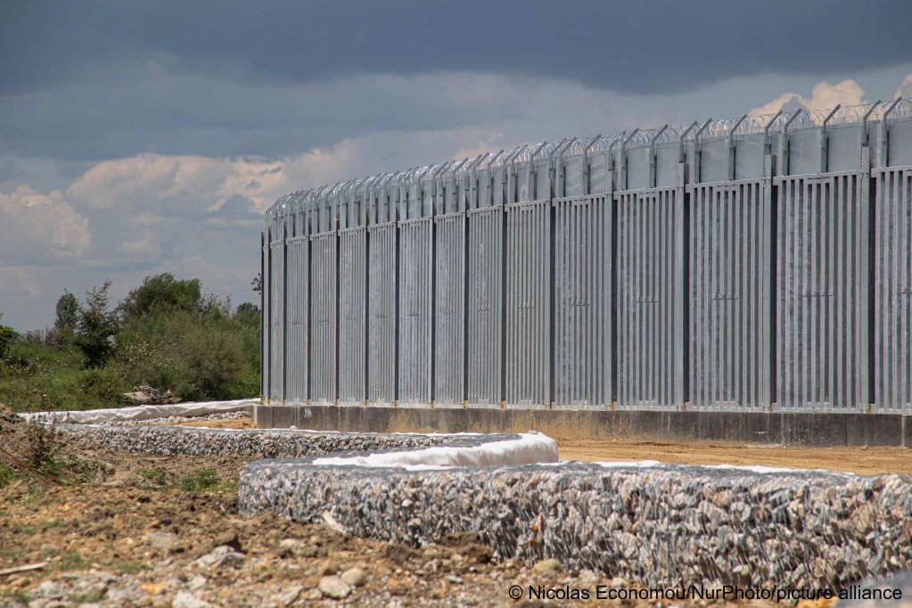 Greek migration minister Notis Mitarakis announced Friday, August 19, 2022 that the border fence in the Evros river region will be extended by at least 80 km | Photo: picture alliance / Nicolas Economou/NurPhoto