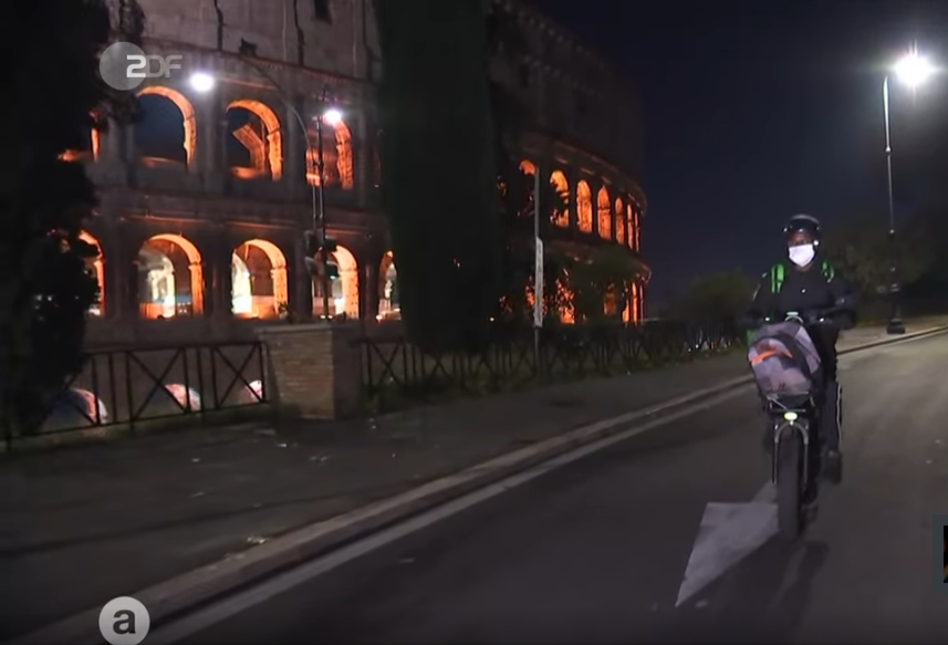 His shift finished, James Osawe rides past the Colosseum on his way home for the night | Source: Screenshot ZDF report