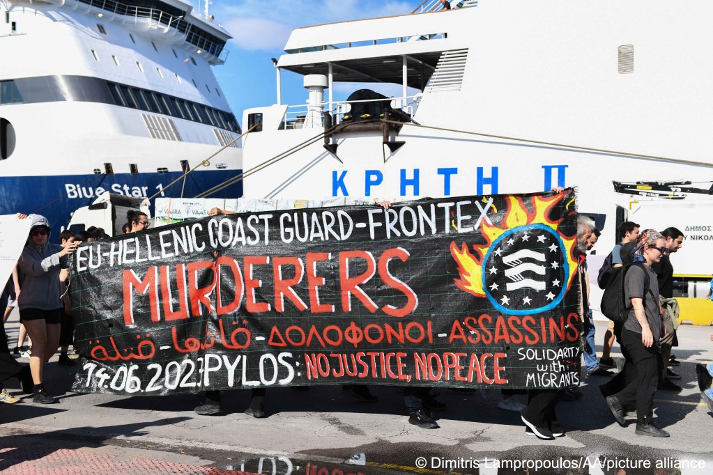 From file: Protesters demonstrate in the port of Piraeus in Greece against the lack of adequate help offered to those on board the Adriana | Photo: Dimitris Lampropoulos/AA/picture alliance