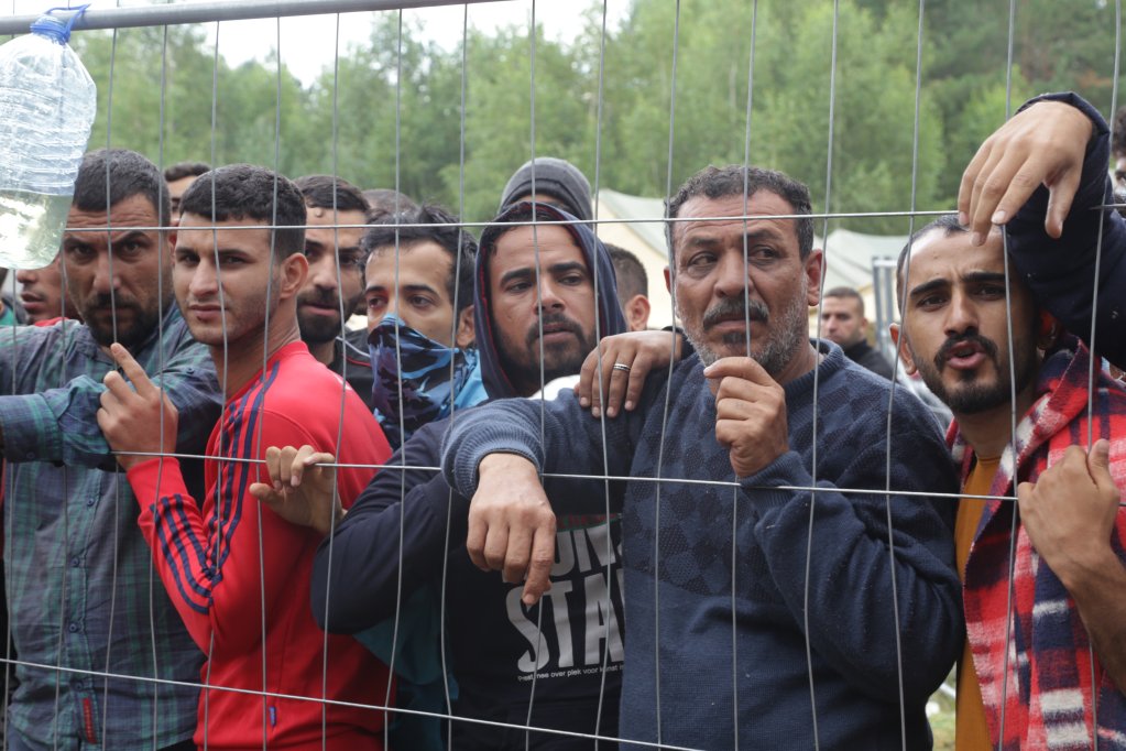 Migrants wait behind a wire fence at Rudninkai camp in Lithuania. Some Iraqis are now being flown back to Baghdad, not all want to leave though | Photo: Abbas Al-Khashali / InfoMigrants