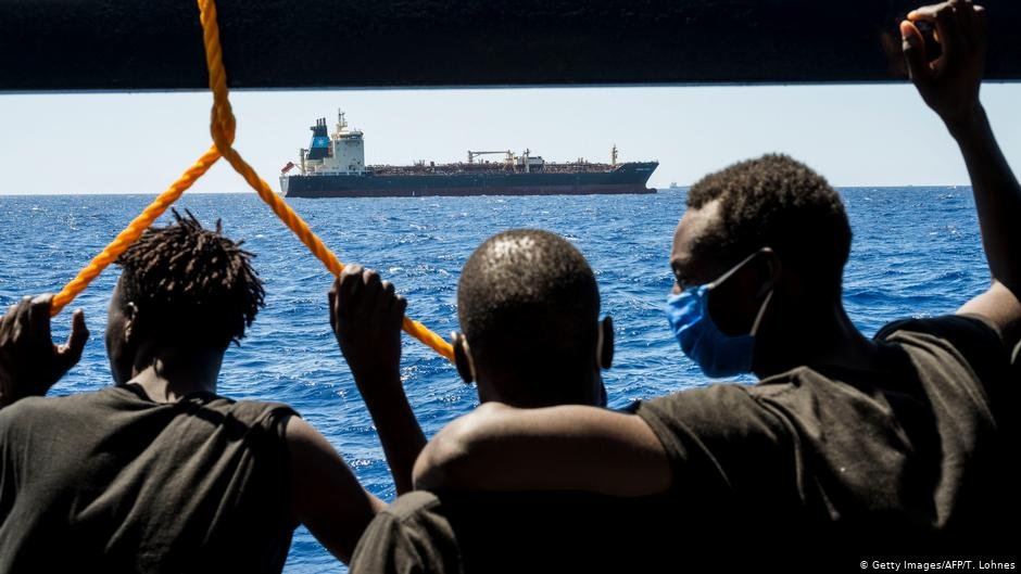 Migrants onboard the Sea-Watch 4 civil sea rescue ship observe the oil tanker Maersk Etienne | Photo: Getty Images/AFP/T.Lohnes