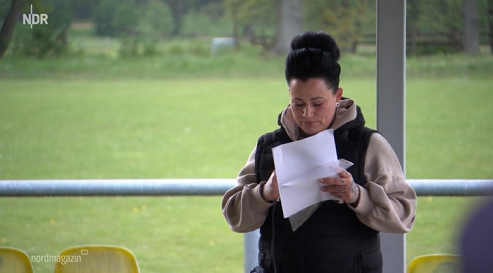 One of the organizers of the protest speaks at a gathering in April | Source: Screenshot NDR (local state broadcaster)