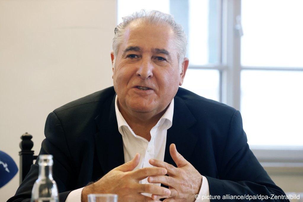 Kamal Sido, Middle East expert at human rights organization Society for Threatened Peoples, speaking at a press conference in 2021 | Photo: Bodo Schackow/dpa/picture-alliance