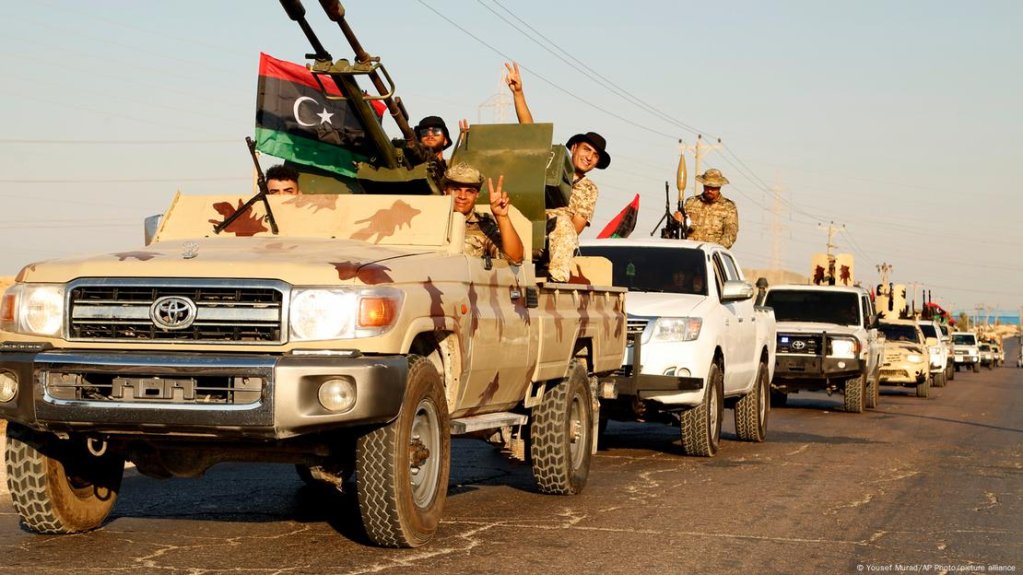 Libyan forces regularly clash with the rival administration in the country's east | Photo: Yousef Murad / AP Photo / picture alliance