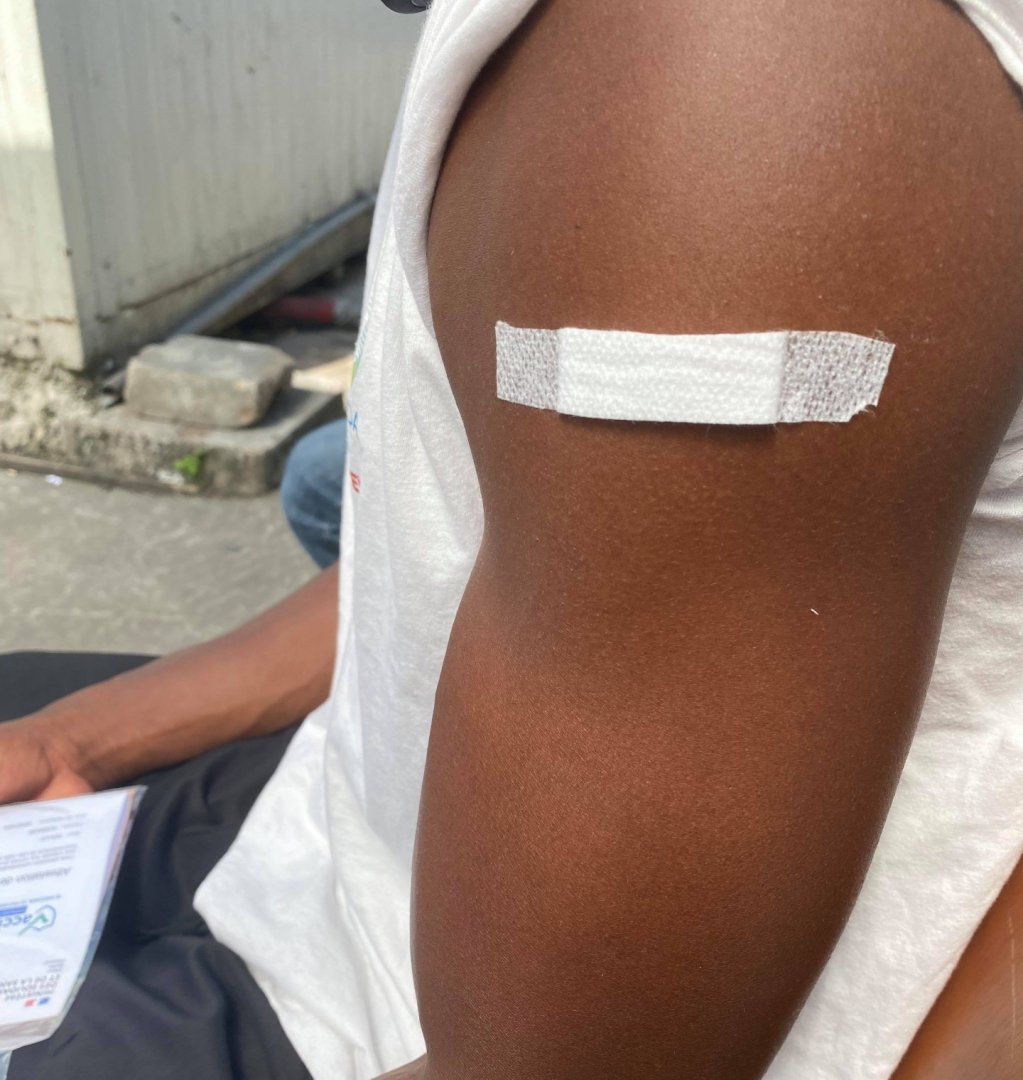 Ousmane a finalement accepté de se faire vacciner. Crédit : InfoMigrants