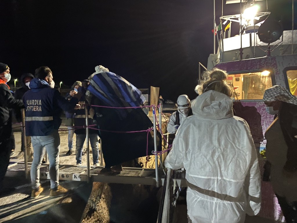 Pictures tweeted by Louise Michel crew showing disembarkation | Source: @MVLouiseMichel