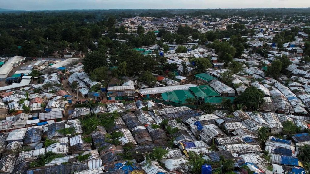 Some 700, 000 stateless Rohingya refugees live in congested camps in Bangladesh | Photo: DW