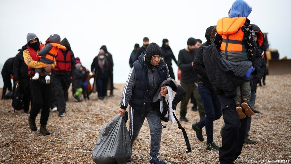 Ties between France the the UK are tense after the UK blamed France for the drowning deaths of 27 people in the Channel | Photo: Henry Nicholls/Reuters