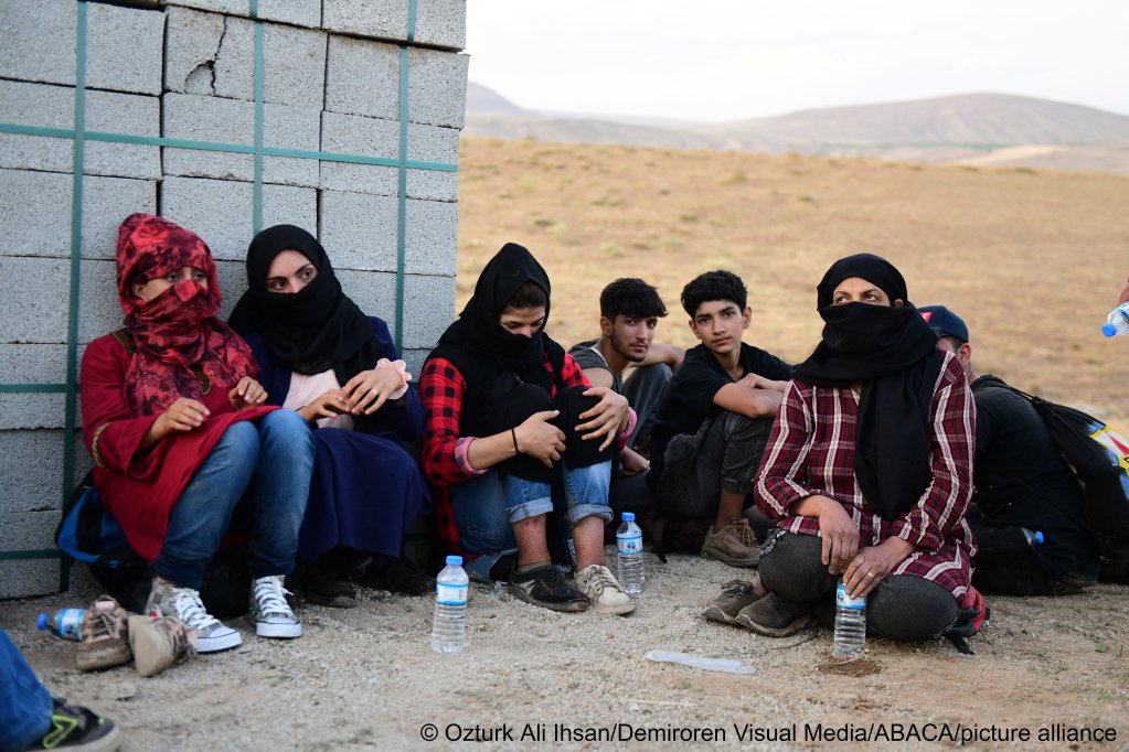 Afghan women refugees near the Iranian border in Bitlis, Turkey, on August 17, 2021 | Photo: Ali Ihsan Ozturk/Demiroren Visual Media/ABACA/picture-alliance