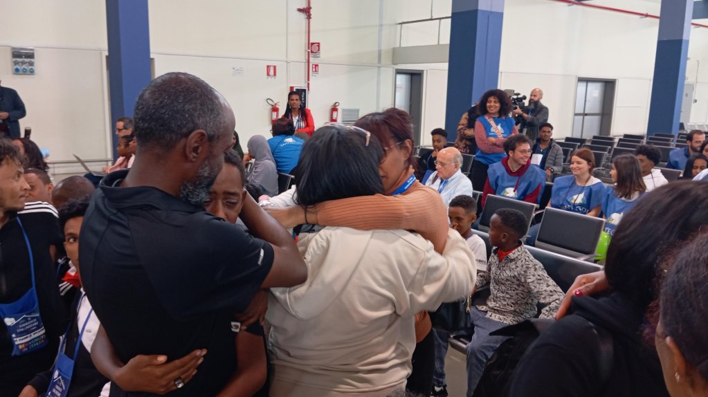 File photo: The arrival at Rome's Fiumicino airport of 49 Syrian refugees with humanitarian corridors, welcomed by volunteers and by the president of the Community of Sant'Egidio, Marco Impagliazzo on May 30, 2024 | Photo: ANSA / TELENEWS