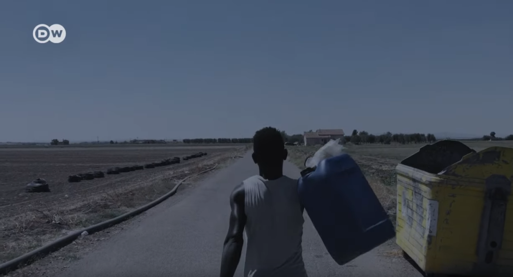 Stuck in Italy, unable to go back to Ghana. Many undocumented migrants are exploited in Italy's fields and barely earn enough to make ends meet | Photo: Screenshot DW documentary Tomatoes and Greed