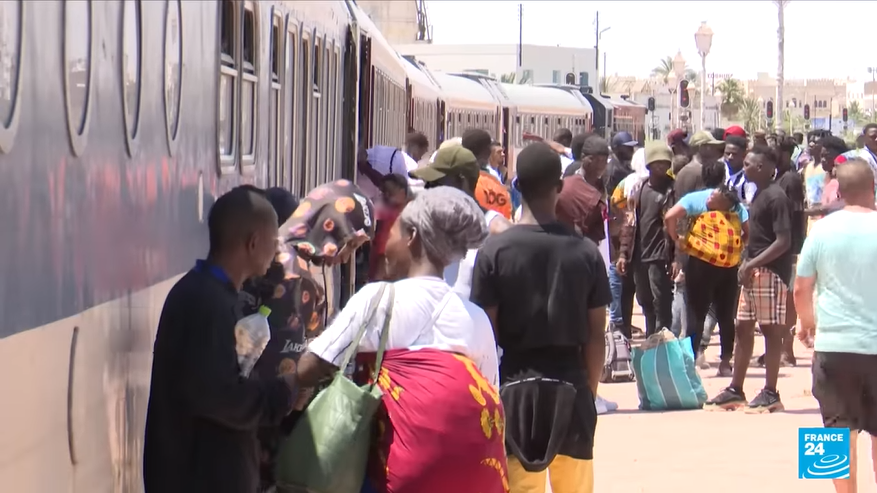 More and more sub-Saharan African migrants, some who have lived in Tunisia for years, are leaving Sfax in fear | Source: Screenshot France 24 TV news report
