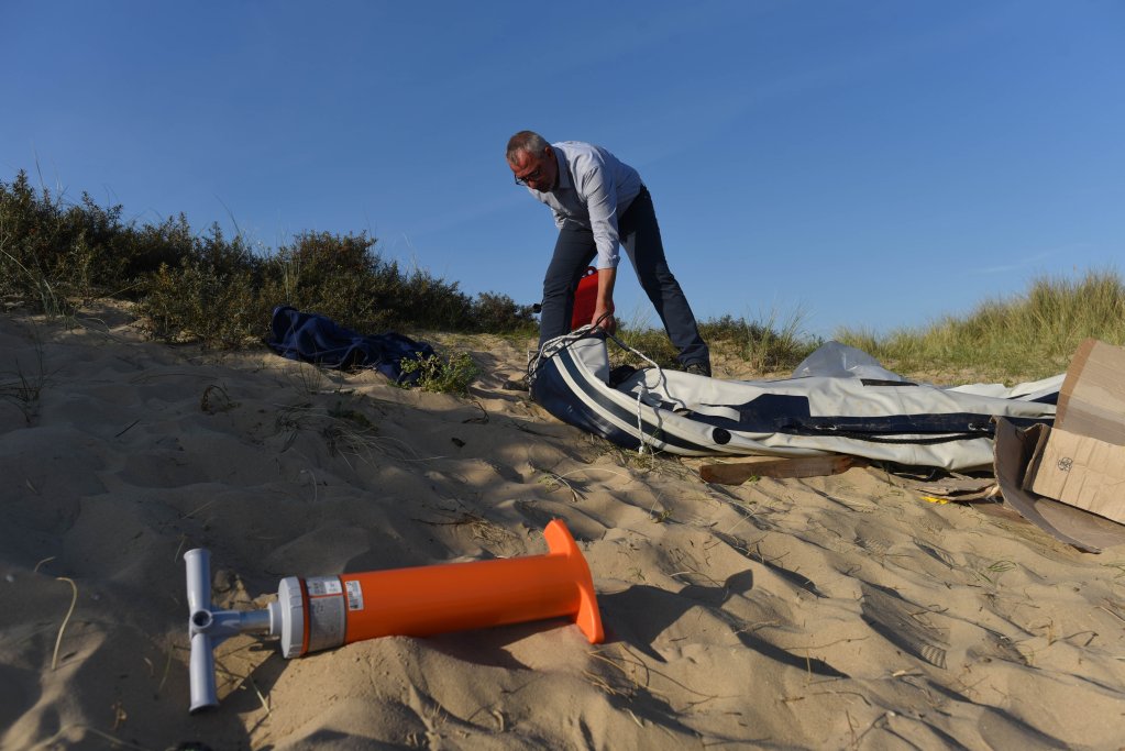 The mayor of Wimereux, Jean-Luc Dubaele, shows an abandoned canoe in the dunes of the Slack, September 7, 2021. Credit: Mehdi Chebil for InfoMigrants