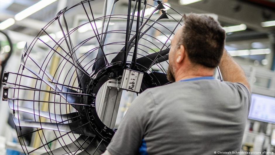 Skilled labor is hard to come by in all parts of industry | Photo: Christoph Schmidt/dpa/picture-alliance