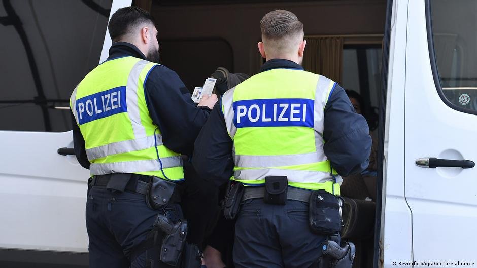 Germany's Interior Ministry says federal police will carry out temporary border checks in the run up to the Euro 2024 championship | Photo: Revierfoto/dpa/picture alliance
