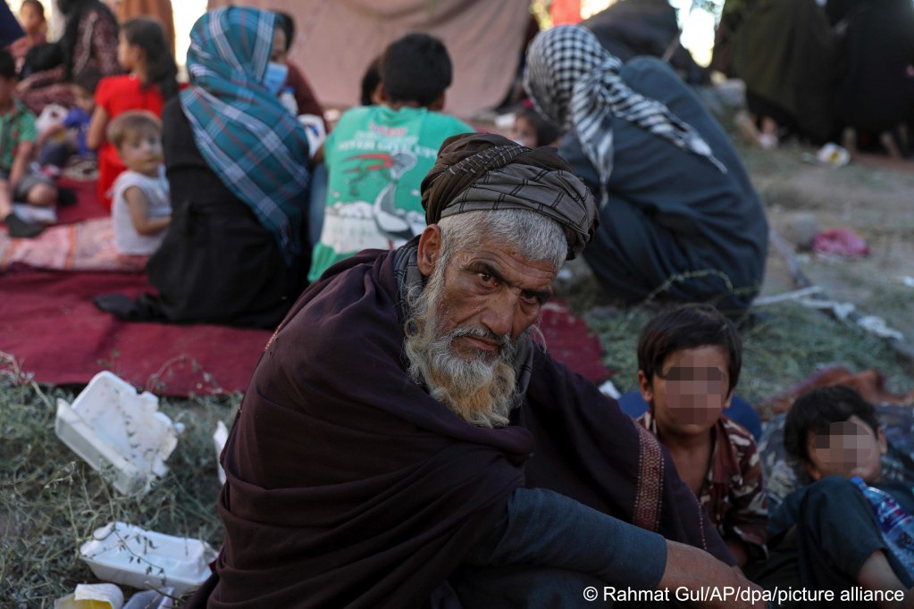 Internally displaced Afghans from the country's northern region seek refuge in a public park | Photo: Rahmat Gul/AP/dpa/picture-alliance