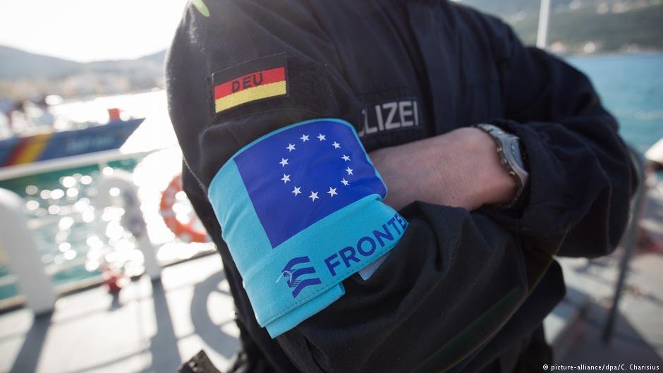 An officer patrolling for the European border patrol agency Frontex | Photo: picture-alliance/dpa/Christian Charisius