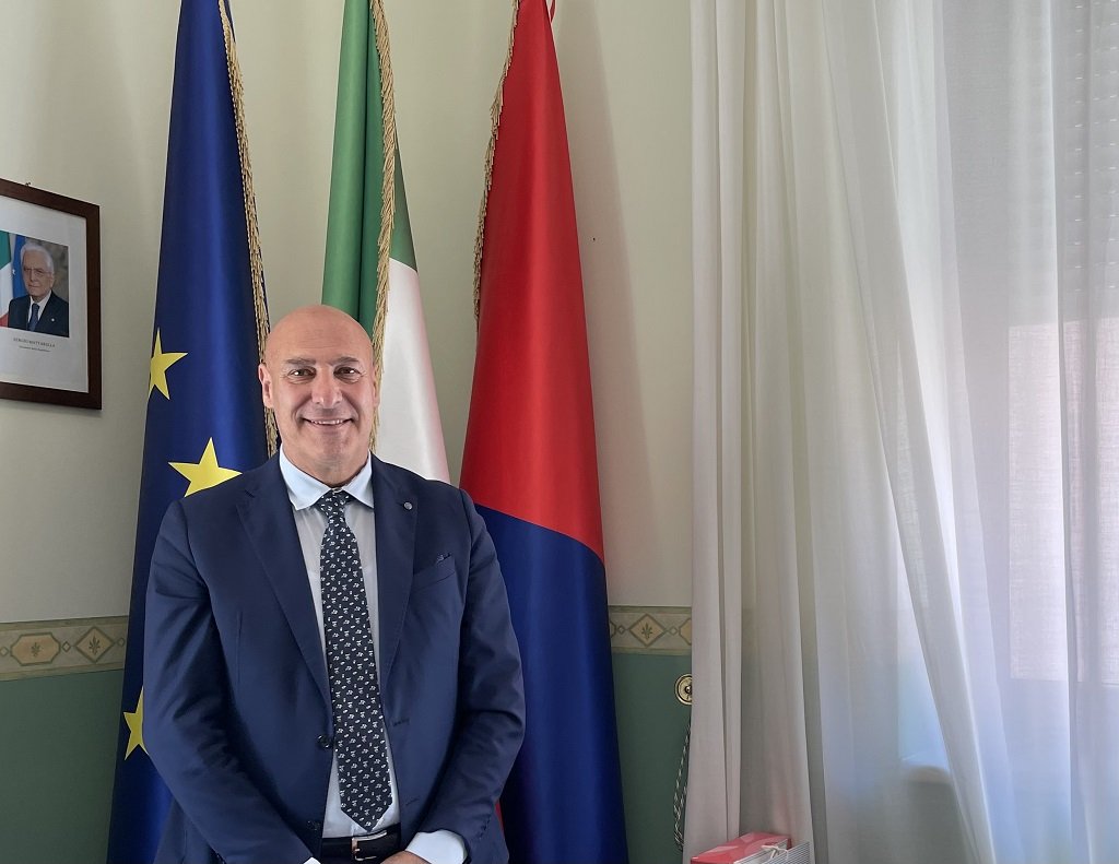 The mayor of Crotone, Vincio Fosci, in his office.  Source: immigrant news