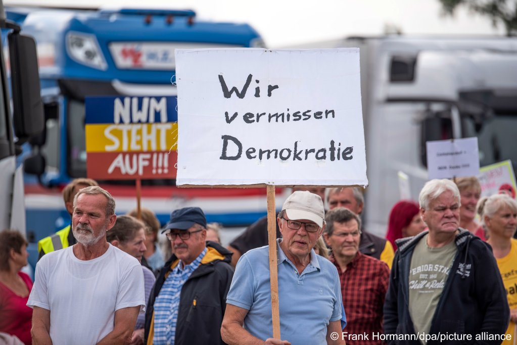 'We miss democracy', a protestor's sign says during a protest against a migrant shelter | Photo: Frank Hormann/dpa/picture-alliance